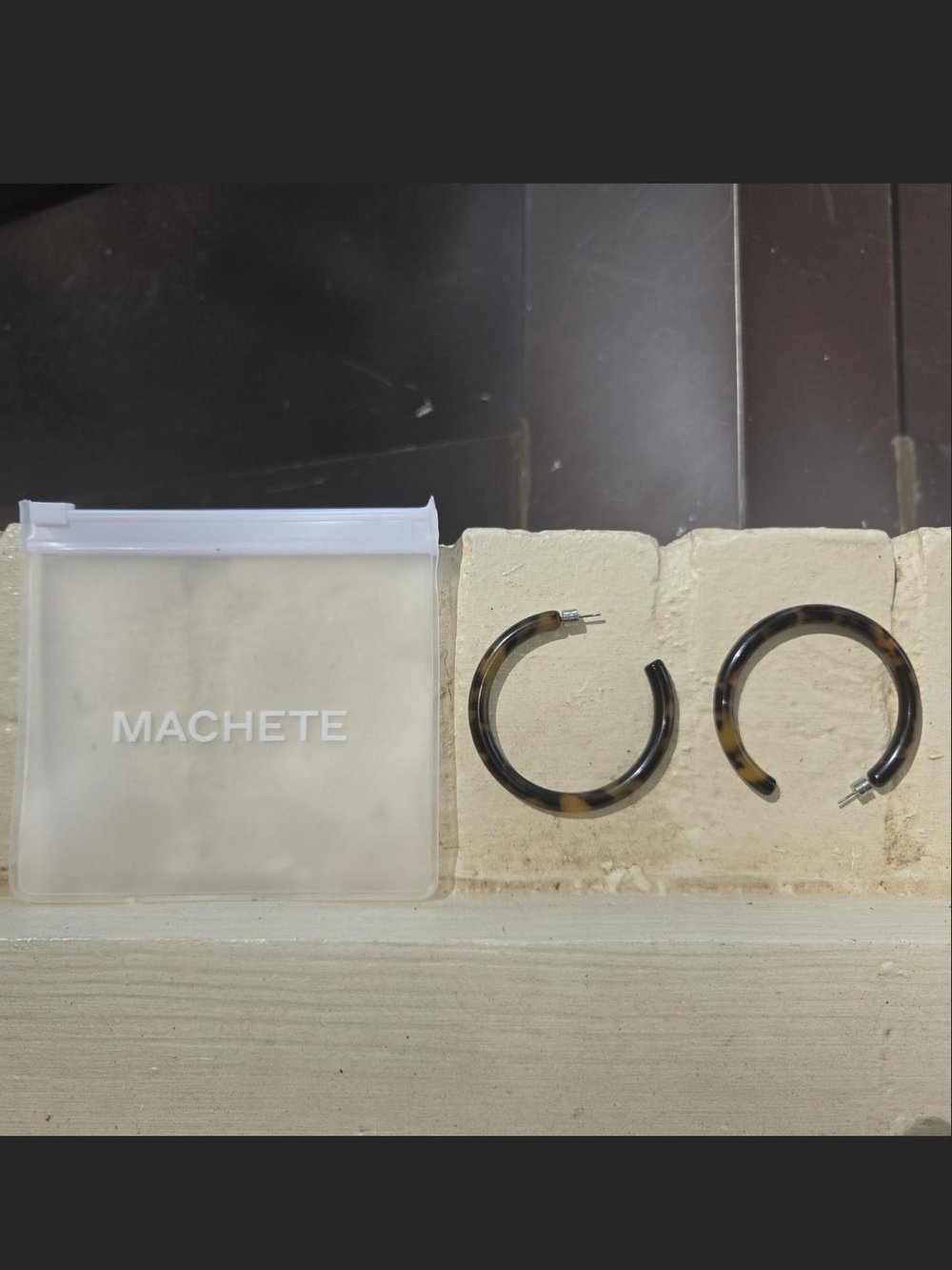 Machete Tortoiseshell Hoop Earrings - Brown/Black Acetate